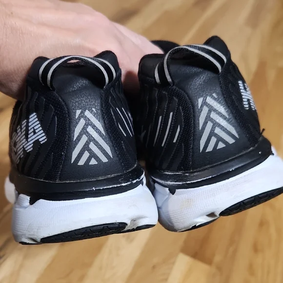 Hoka Ladies Clifton 5 Tennis Shoes - Picture 7 of 7